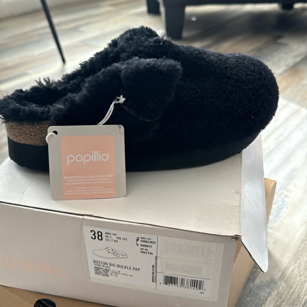 Black Boston wedge